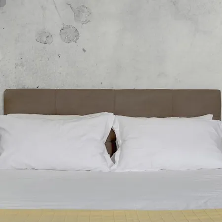 Voyager House Termini - And