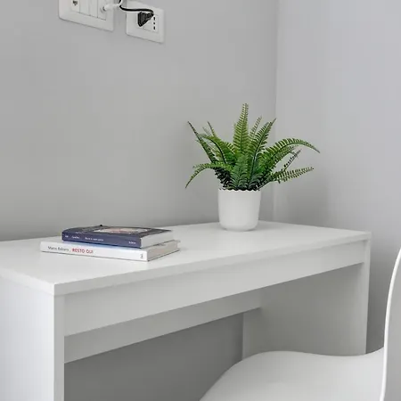 בית הארחה Voyager House Termini - And 2*