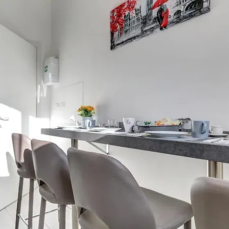 בית הארחה Voyager House Termini - And